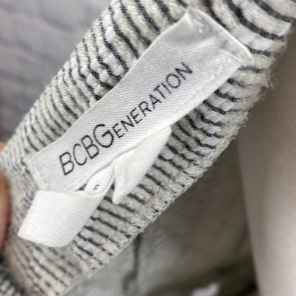 BCBG Generation Textured Tulip Hem Blouse - Picture 5 of 5